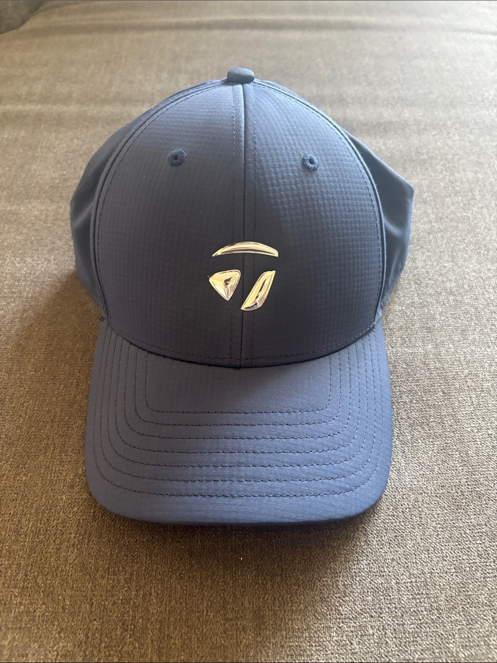 Taylormade men’s regular 58 cm golf hat navy blue adjustable Velcro strap